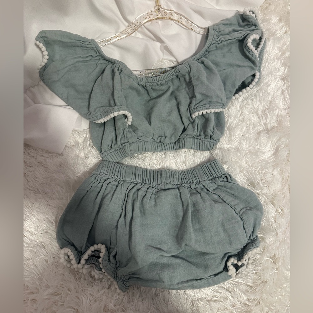 Kate quinn top and bottoms 6-12M